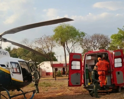 Águia 05 faz transporte com aeromédico de idoso com suspeita de infarto de Poconé